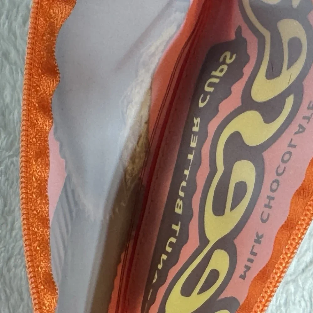 Hershey's Kisses and Reese's Peanut Butter Cup Pouch Set of 2‎